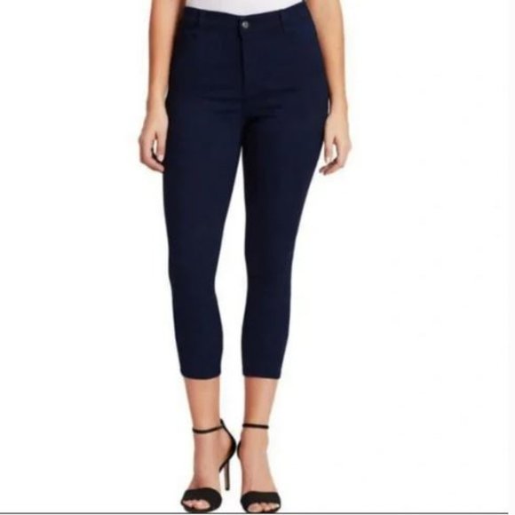 Bandolino Denim - NWT Bandolino Navy "Tatyana" Slim Capri Jeans